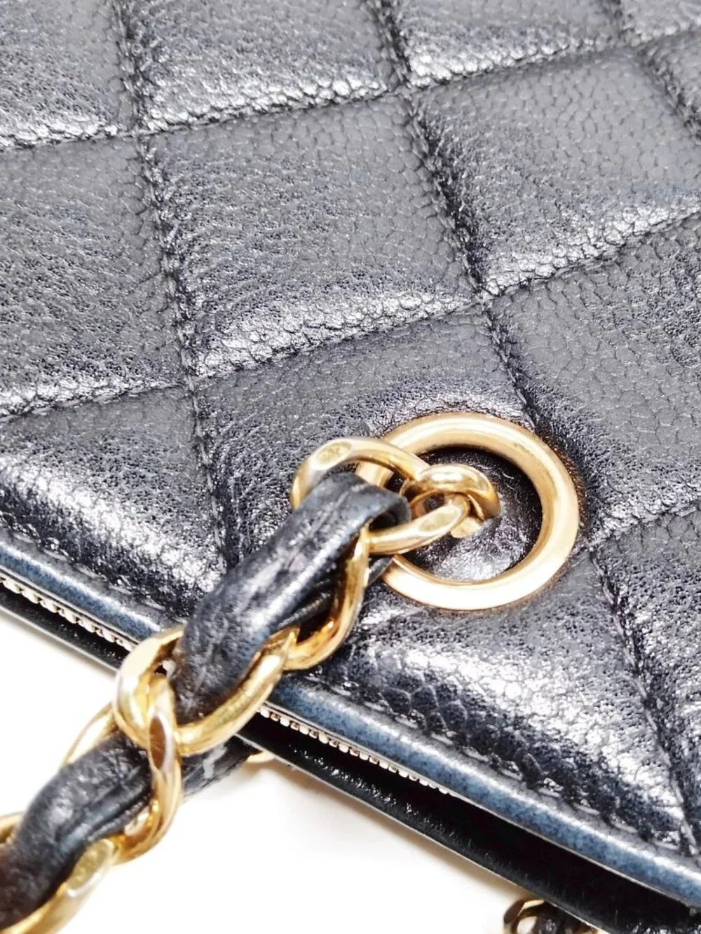 Authentic Chanel Vintage CC Shoulder Bag Black Quilted Leather Gold Chain Bag - Picture 7 of 16